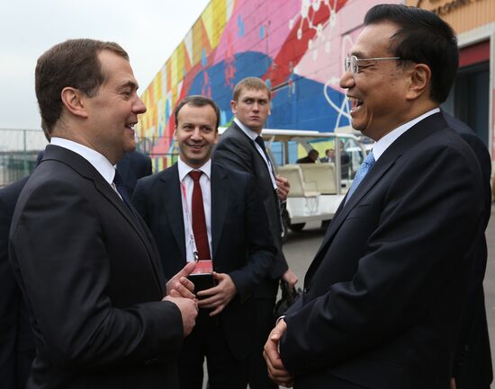 Dmitry Medvedev and Li Keqiang attend the Open Innovations International Forum