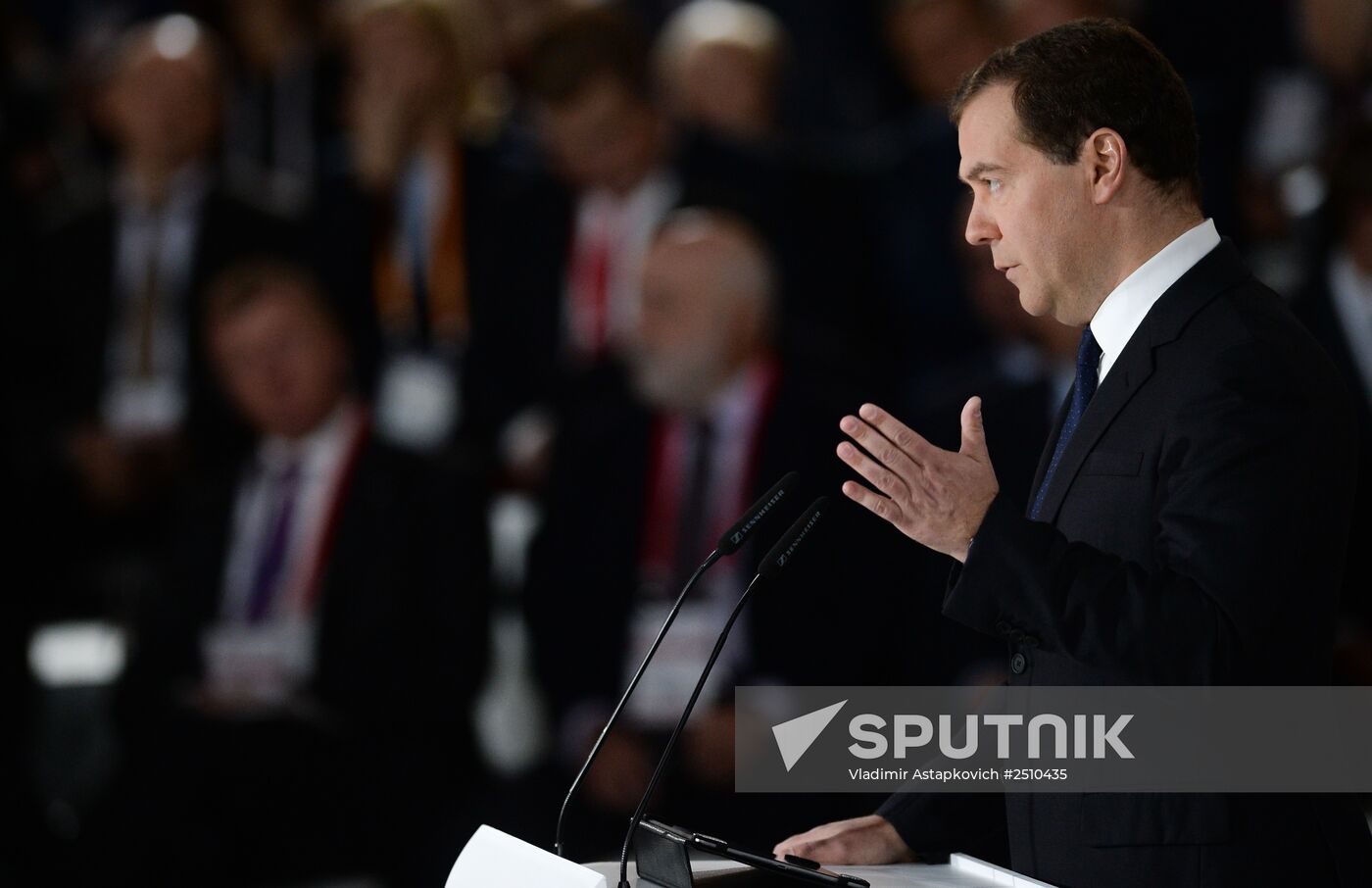 Dmitry Medvedev, Li Keqiang attend Open Innovations forum