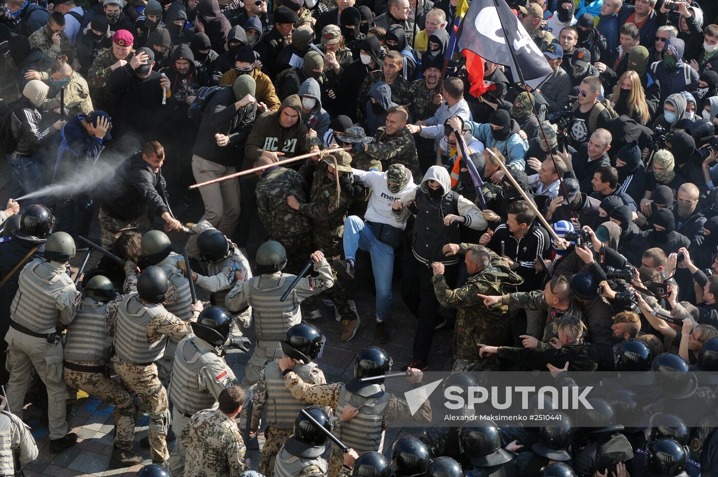 Clashes by Verkhovna Rada building in Kiev