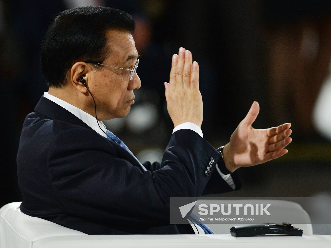 Dmitry Medvedev, Li Keqiang attend Open Innovations forum