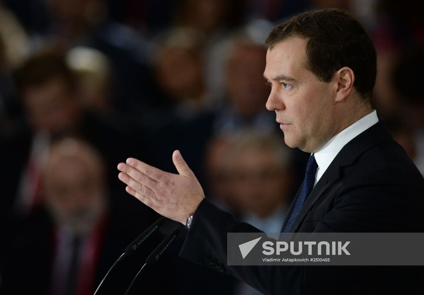 Dmitry Medvedev, Li Keqiang attend Open Innovations forum