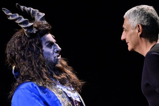 Rehearsal of Beauty and the Beast musical