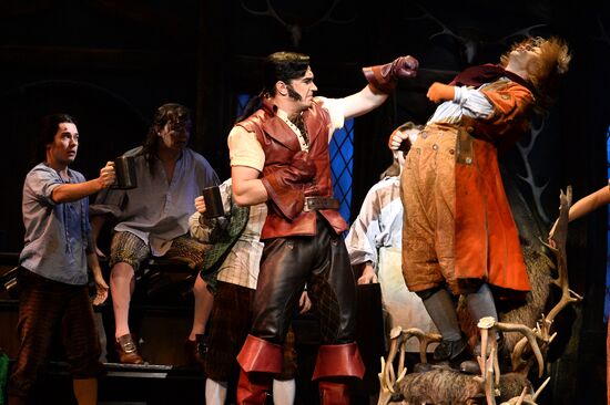 Rehearsal of Beauty and the Beast musical