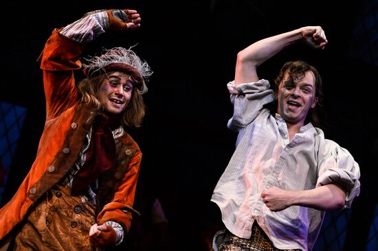 Rehearsal of Beauty and the Beast musical