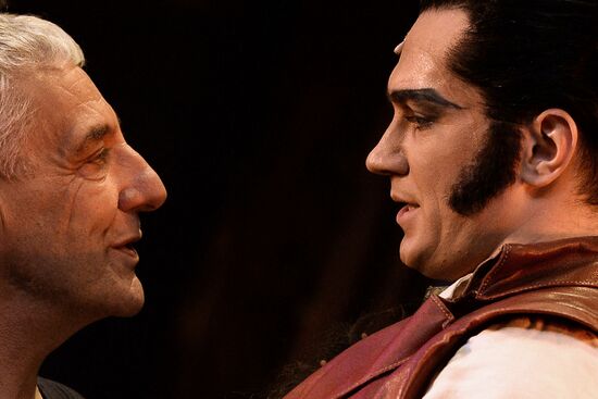 Rehearsal of Beauty and the Beast musical