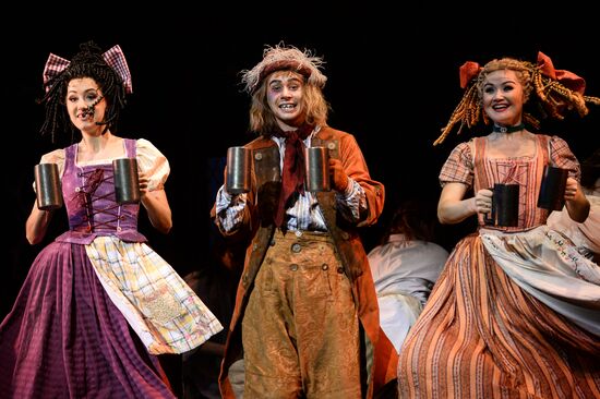 Rehearsal of Beauty and the Beast musical