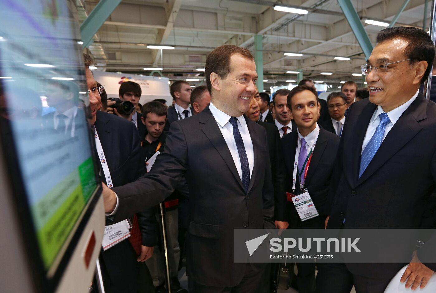 Dmitry Medvedev and Li Keqiang attend Open Innovations Forum