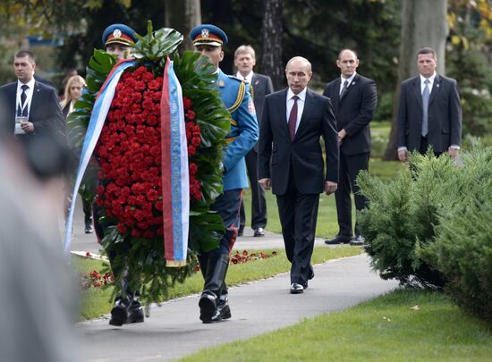 Vladimir Putin visits Serbia