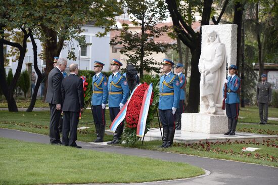 Vladimir Putin visits Serbia