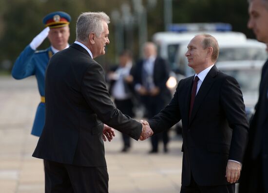 Vladimir Putin visits Serbia