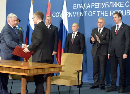 Vladimir Putin visits Serbia