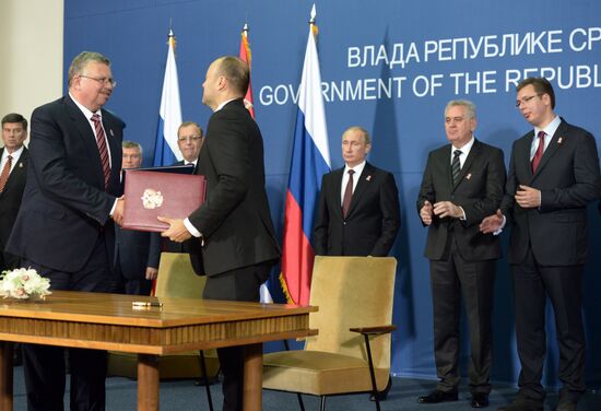 Vladimir Putin visits Serbia