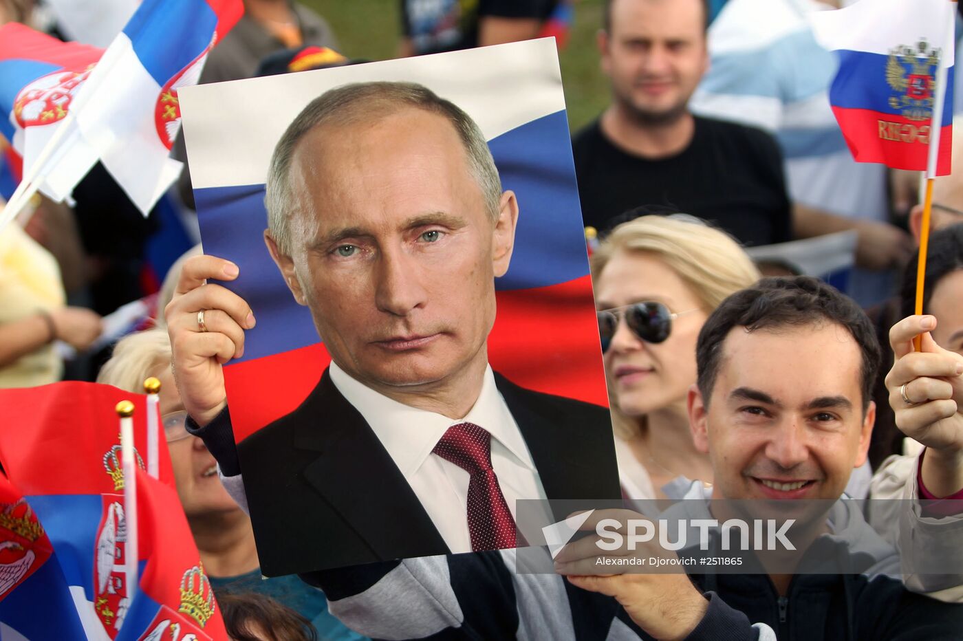 Belgrade residents hold portraits of Russian President Vladimir Putin. Location: Serbia, Belgrade. Author: Alexandar Djorovich/Sputnik. Vladimir Putin visits Serbia