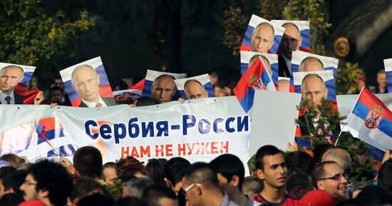 Vladimir Putin visits Serbia