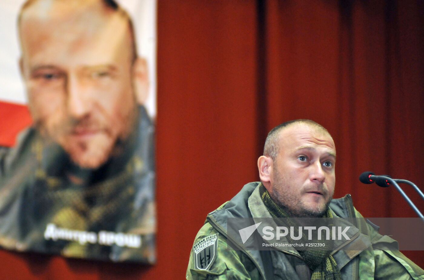 Right Sector's leader Dmitry Yarosh meets with residents of Lvov
