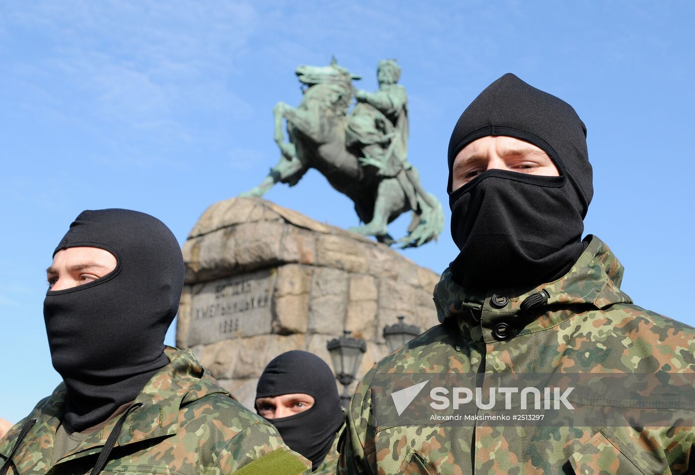 Azov battalion students dispatched to southeastern Ukraine