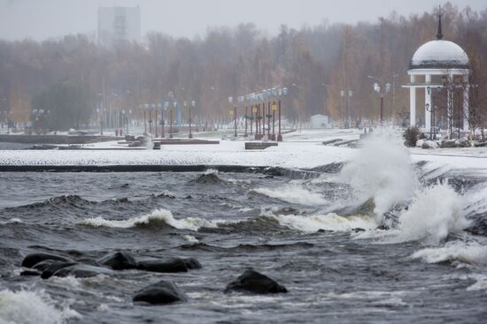 First snowfall in Petrozavodsk