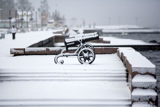 First snowfall in Petrozavodsk