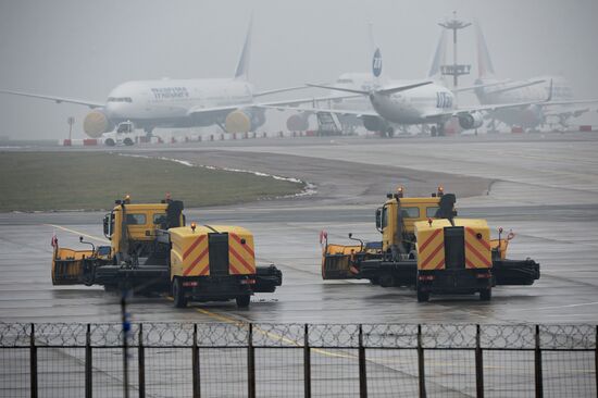 Plane crashes at Vnukovo airport