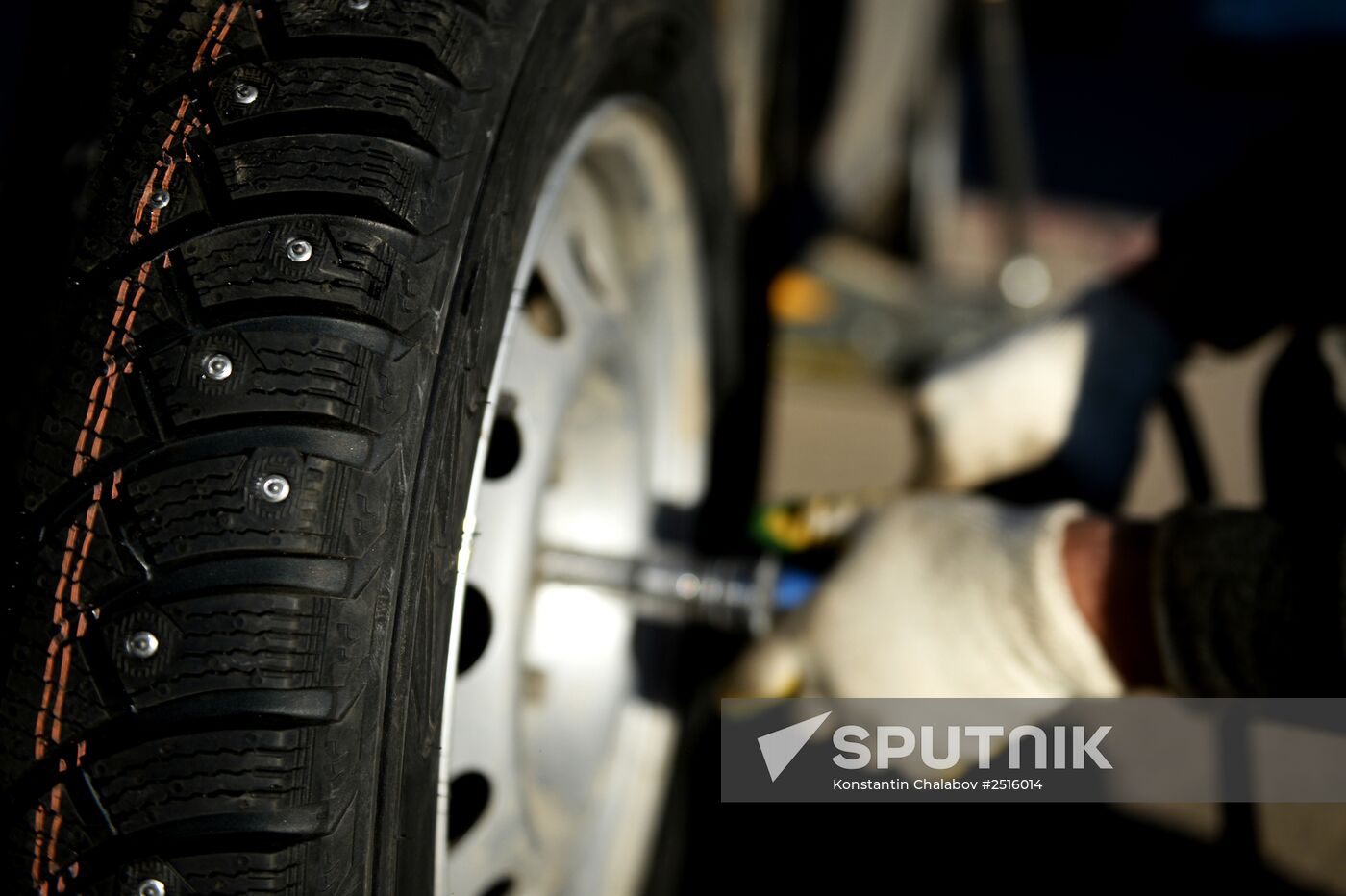Tire shop at work in Veliky Novgorod