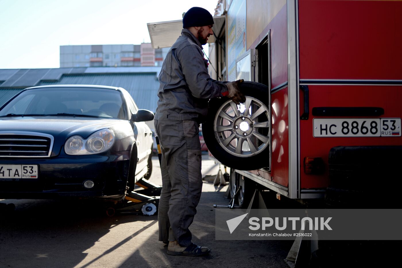 Tire shop at work in Veliky Novgorod