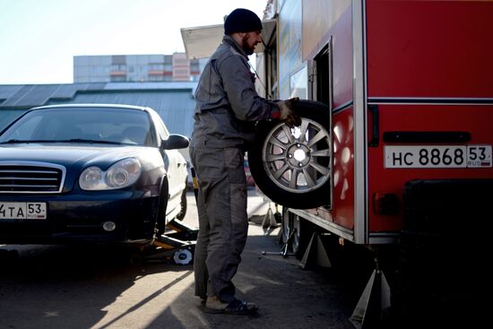 Tire shop at work in Veliky Novgorod
