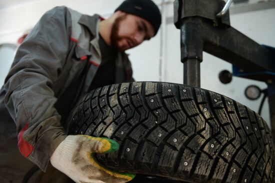 Tire shop at work in Veliky Novgorod