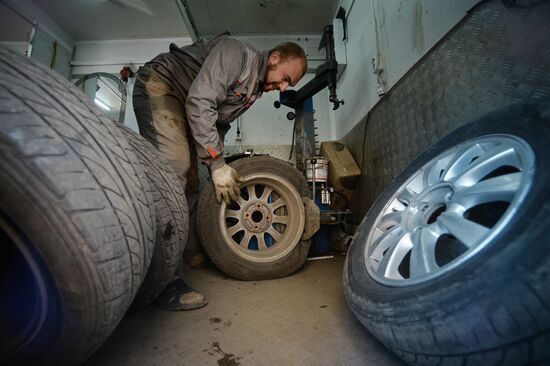 Tire shop at work in Veliky Novgorod