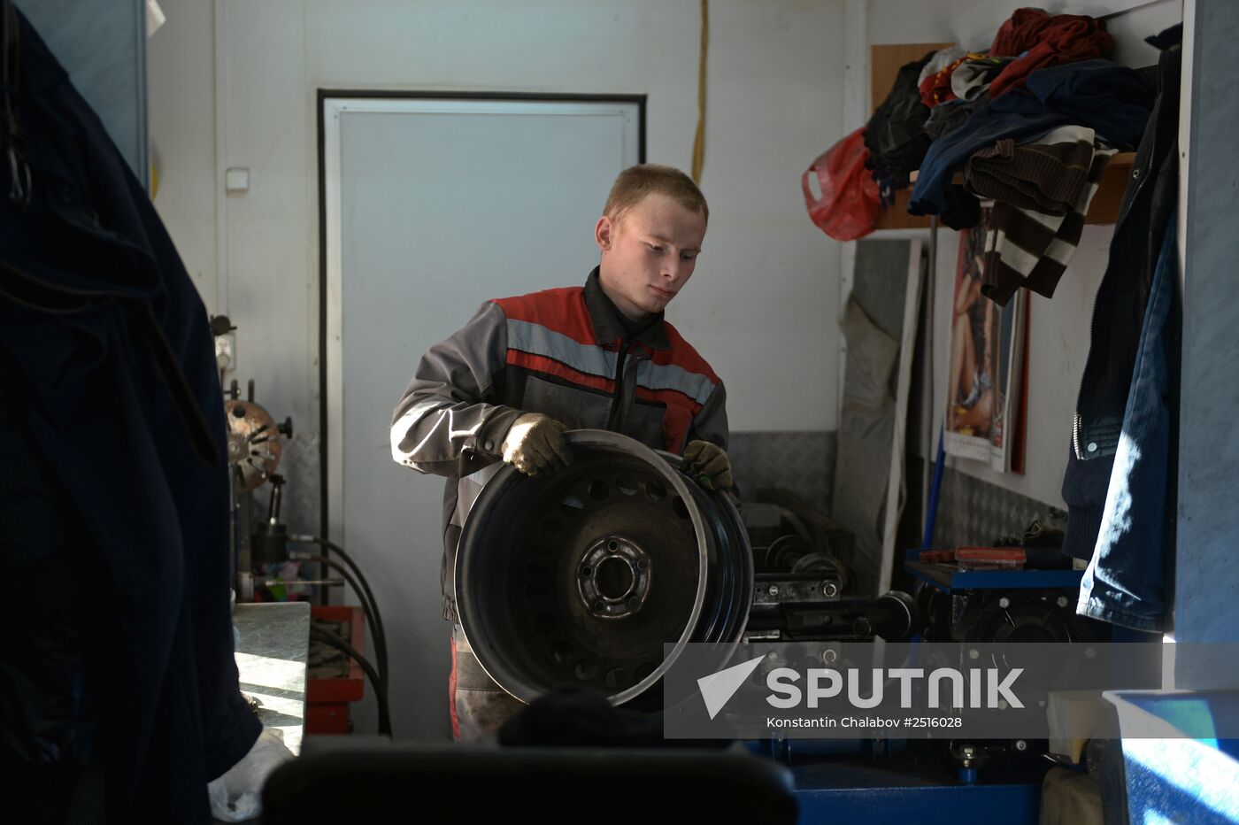 Tire shop at work in Veliky Novgorod