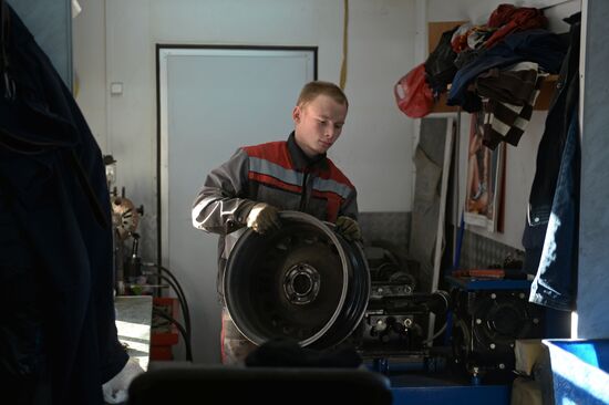 Tire shop at work in Veliky Novgorod