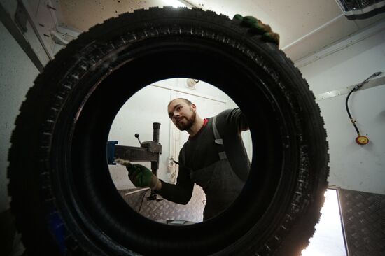 Tire shop at work in Veliky Novgorod
