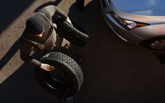 Tire shop at work in Veliky Novgorod