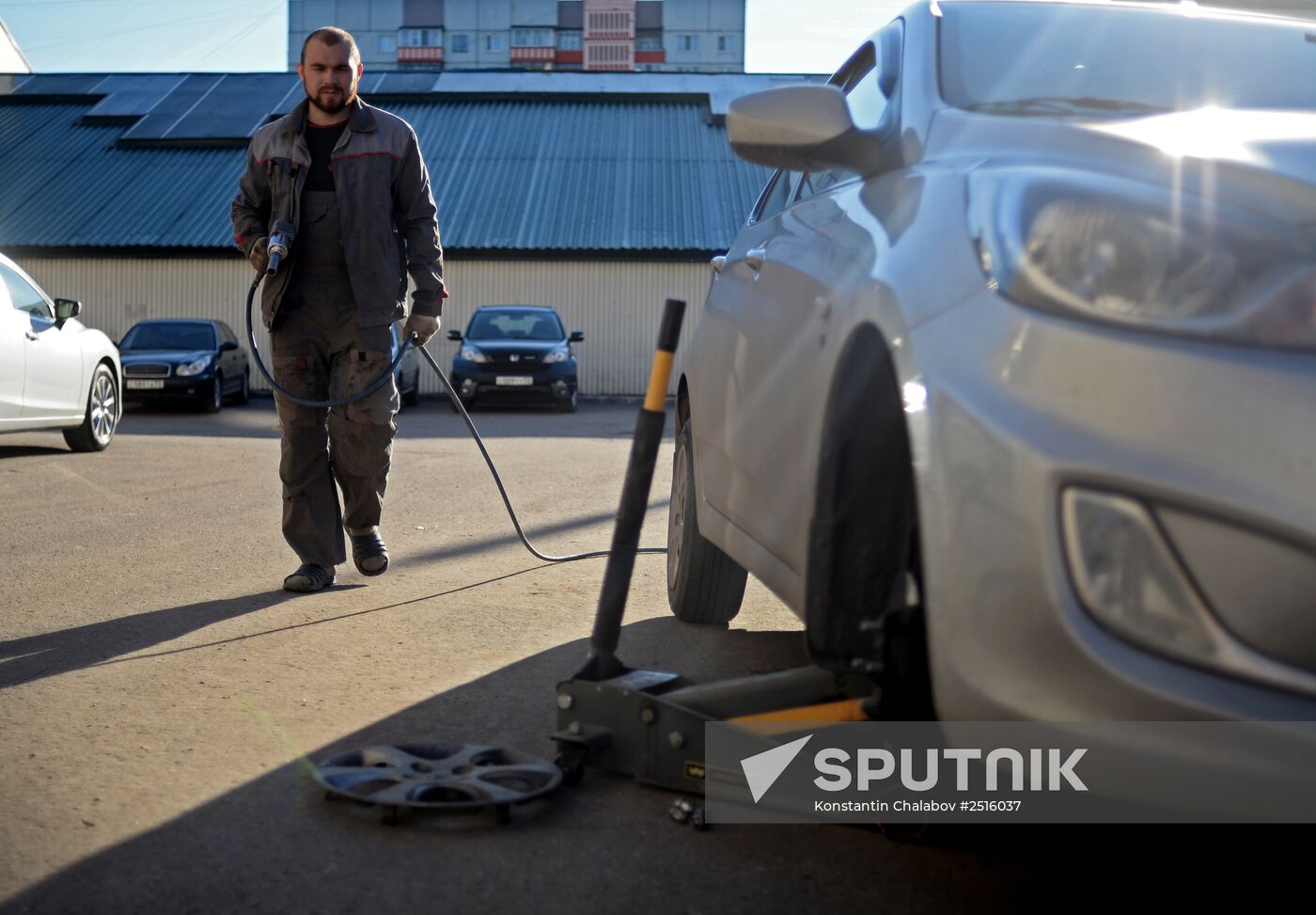 Tire shop at work in Veliky Novgorod