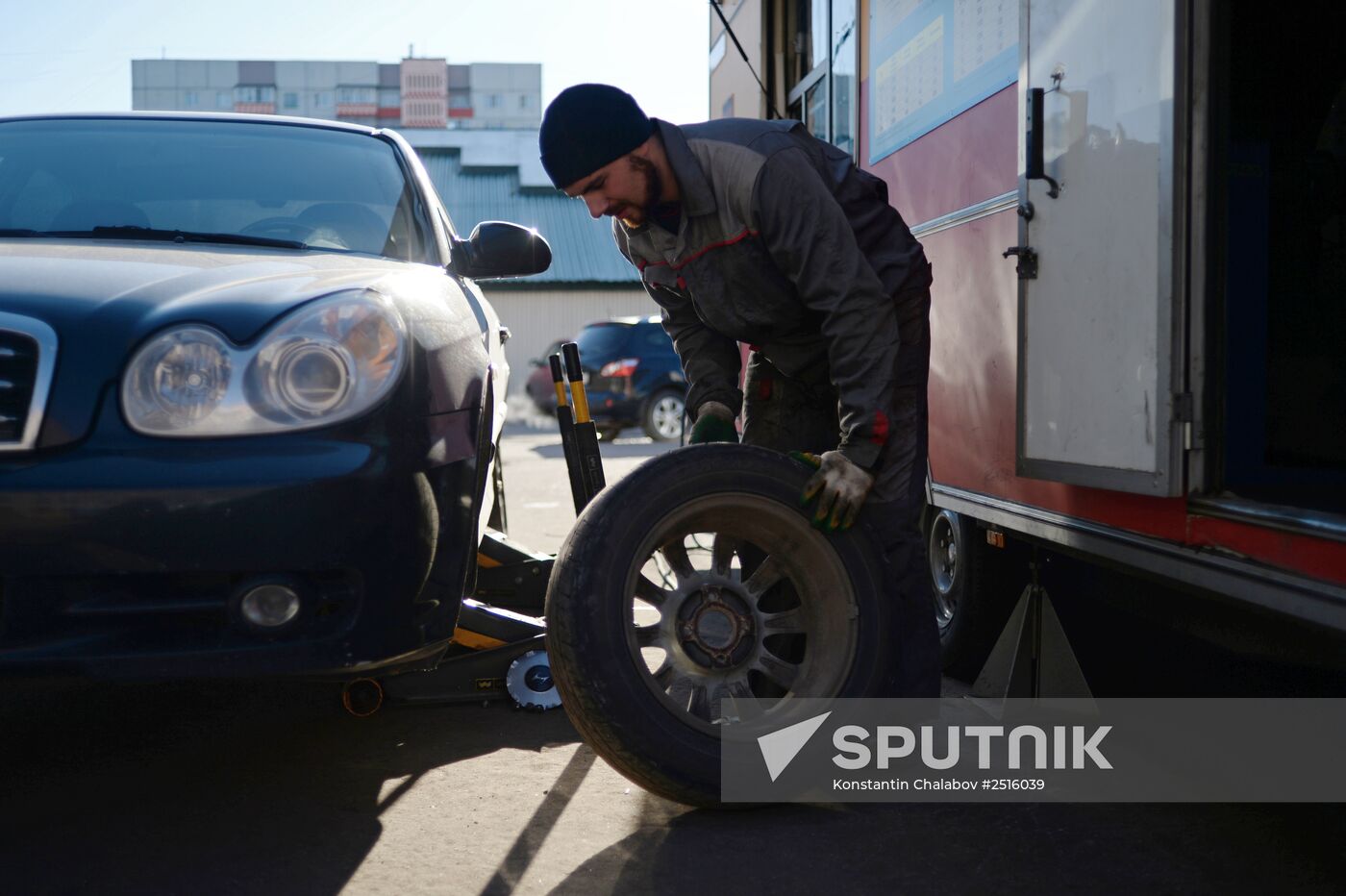 Tire shop at work in Veliky Novgorod