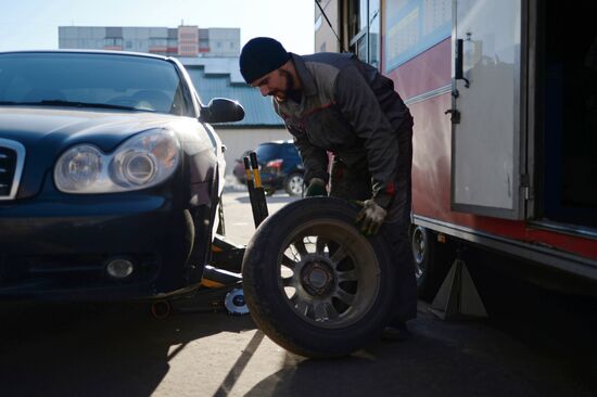 Tire shop at work in Veliky Novgorod