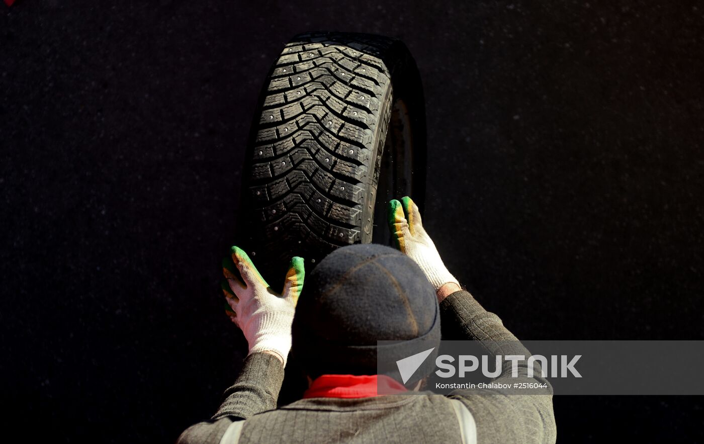 Tire shop at work in Veliky Novgorod