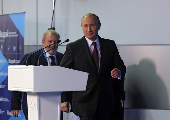 Putin takes part in final session of 11th Valdai International Discussion Club meeting