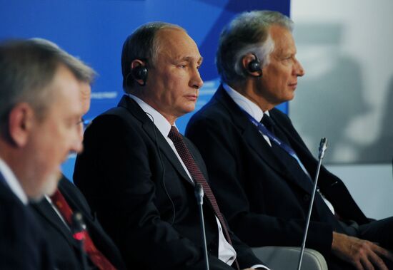 Putin takes part in final session of 11th Valdai International Discussion Club meeting