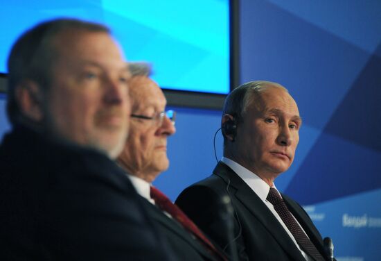 Putin takes part in final session of 11th Valdai International Discussion Club meeting