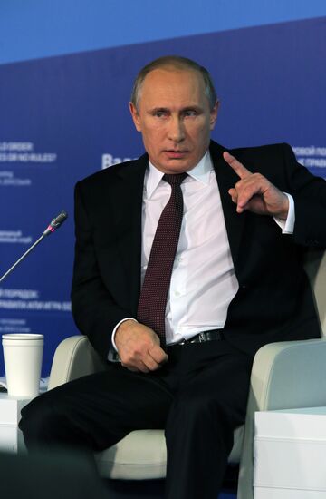 Vladimir Putin takes part in summarizing plenary meeting of 11th session of Valdai International Discussion Club
