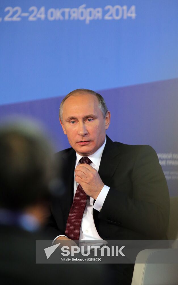 Vladimir Putin takes part in summarizing plenary meeting of 11th session of Valdai International Discussion Club