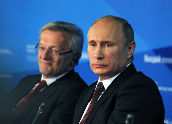 Vladimir Putin takes part in summarizing plenary meeting of 11th session of Valdai International Discussion Club