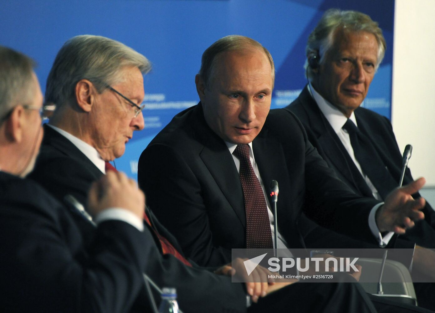 Vladimir Putin takes part in summarizing plenary meeting of 11th session of Valdai International Discussion Club