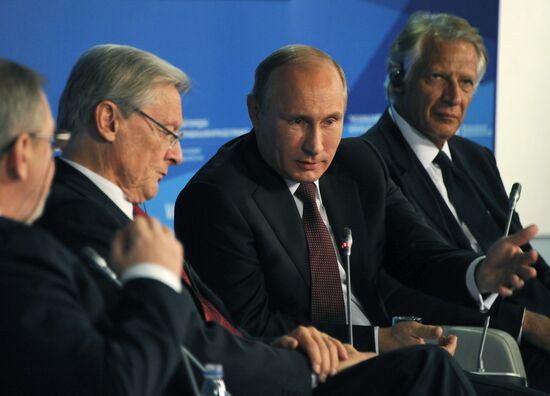 Vladimir Putin takes part in summarizing plenary meeting of 11th session of Valdai International Discussion Club