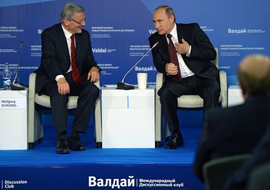 Vladimir Putin takes part in summarizing plenary meeting of 11th session of Valdai International Discussion Club