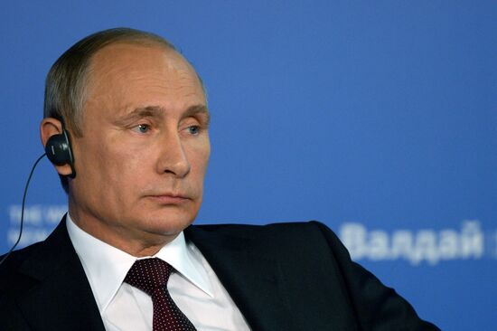 Vladimir Putin takes part in summarizing plenary meeting of 11th session of Valdai International Discussion Club