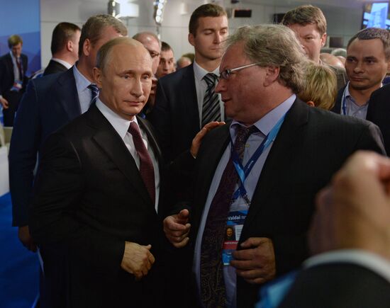 Vladimir Putin takes part in summarizing plenary meeting of 11th session of Valdai International Discussion Club
