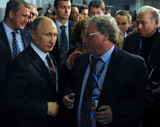 Vladimir Putin takes part in summarizing plenary meeting of 11th session of Valdai International Discussion Club