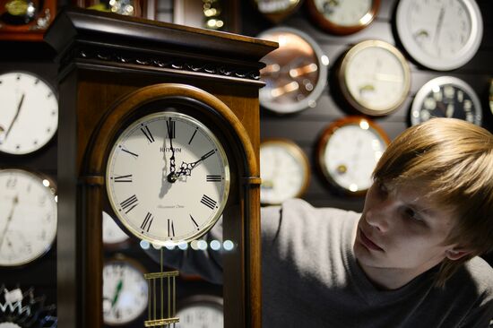 Clocks adjusted back from Summer Time across Russia