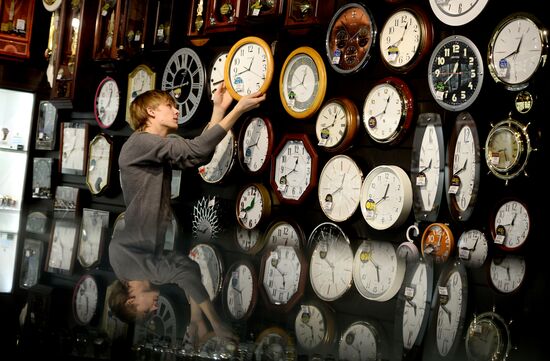 Clocks adjusted back from Summer Time across Russia